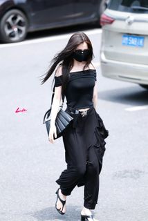 Esther Yu feet photo 17