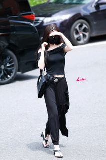Esther Yu feet photo 16