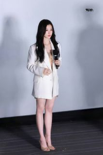 Esther Yu feet photo 7