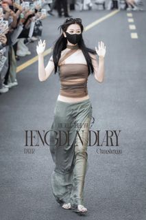 Esther Yu feet photo 4