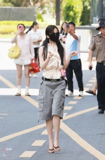 Esther Yu feet photo 2