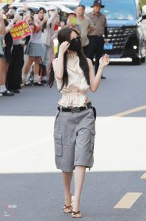 Esther Yu feet photo 1