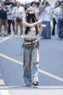 Esther Yu feet photo 5