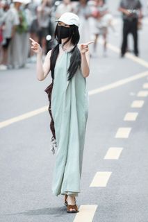 Esther Yu feet photo 3