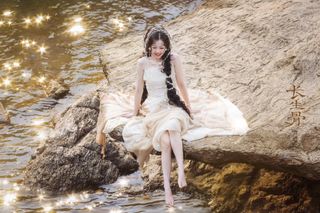Esther Yu feet photo 2