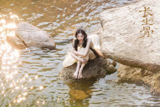 Esther Yu feet photo 1