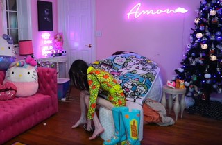 Eugenia Cooney feet photo 3