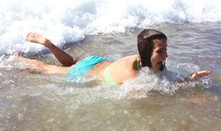 Eva Decastelo feet photo thumbnail