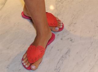 Eva Decastelo feet photo thumbnail