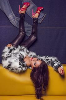 Eva Decastelo feet photo thumbnail