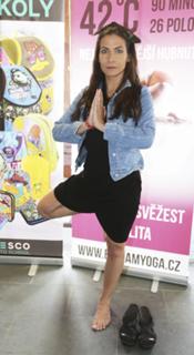 Eva Decastelo feet photo thumbnail