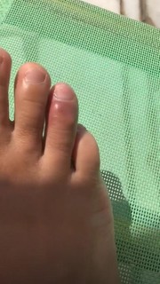 Eva Decastelo feet photo thumbnail