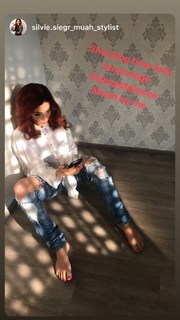 Eva Decastelo feet photo thumbnail