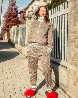 Eva Decastelo feet photo thumbnail