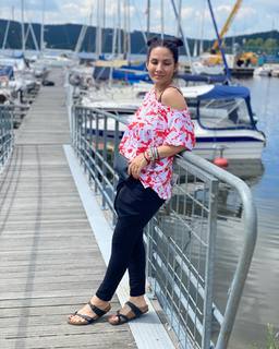 Eva Decastelo feet photo thumbnail