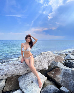 Eva Decastelo feet photo thumbnail