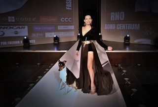 Eva Decastelo feet photo thumbnail