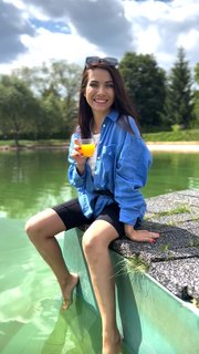 Eva Decastelo feet photo thumbnail