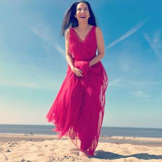 Eva Decastelo feet photo thumbnail