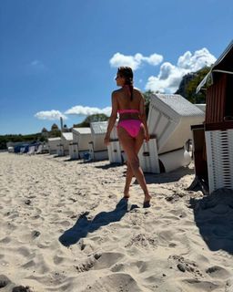 Eva Decastelo feet photo thumbnail