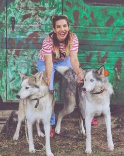 Eva Decastelo feet photo thumbnail