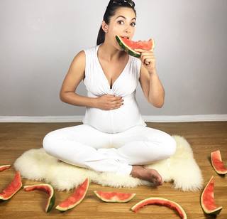 Eva Gabriel feet photo thumbnail