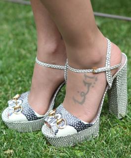 Eva González feet photo 3