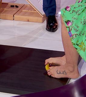 Eva González feet photo 4