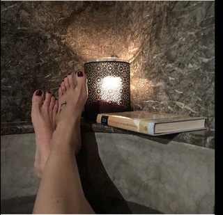 Eva González feet photo 2