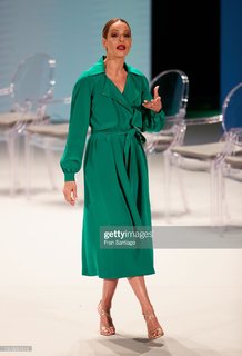 Eva González feet photo 4