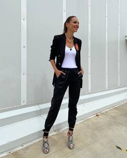 Eva González feet photo 4