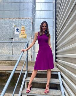 Eva González feet photo 2