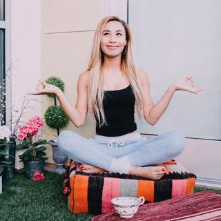 Eva Gutowski feet photo 7