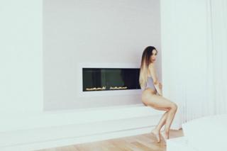 Eva Gutowski feet photo 1