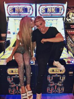 Eva Gutowski feet photo 4