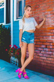 Eva Gutowski feet photo 5