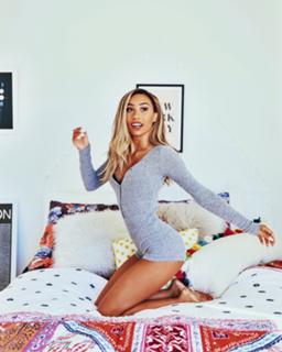 Eva Gutowski feet photo 20