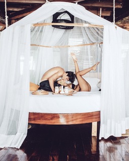 Eva Gutowski feet photo 17