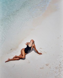 Eva Gutowski feet photo 15