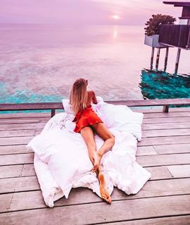 Eva Gutowski feet photo 1