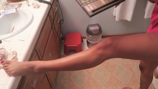 Eva Gutowski feet photo 2