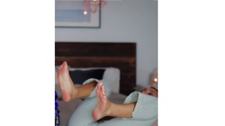 Eva Gutowski feet photo 3