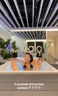 Eva Gutowski feet photo 13