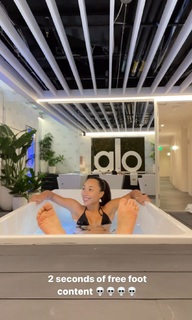 Eva Gutowski feet photo 12