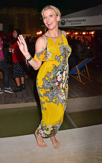 Eva Habermann feet photo thumbnail