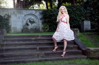 Eva Habermann feet photo thumbnail