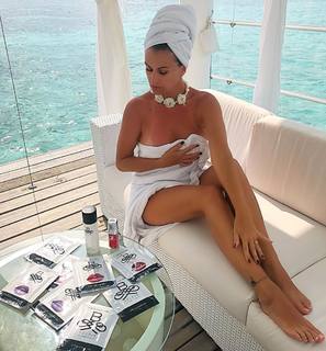 Eva Henger feet photo thumbnail