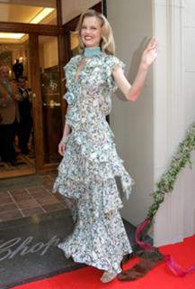 Eva Herzigova feet photo thumbnail