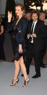 Eva Herzigova feet photo thumbnail