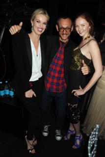 Eva Herzigova feet photo thumbnail